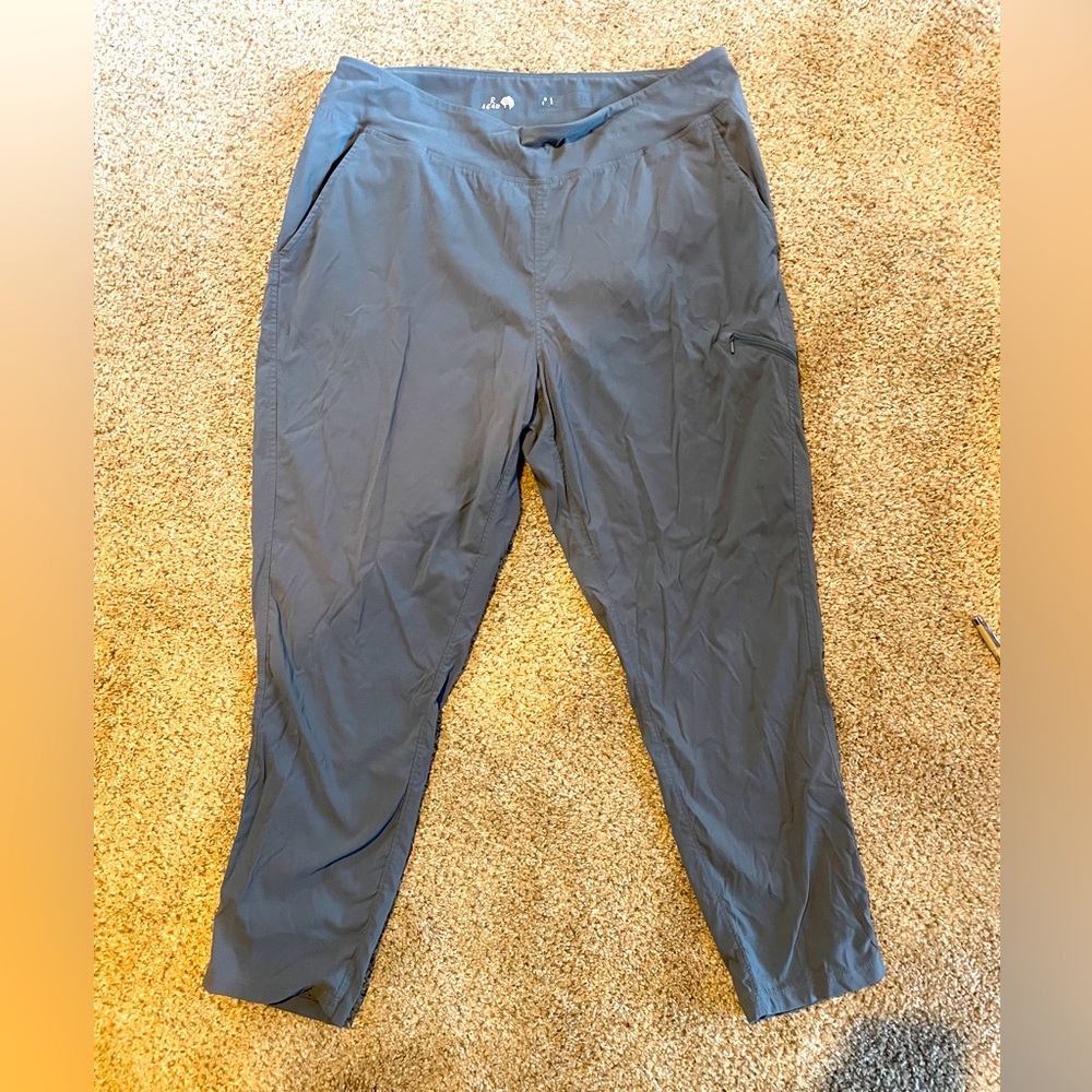 VGUC Mountain Hardwear Women's Dynama High Rise Ankle Pant, size XL, Light Storm